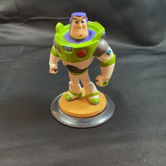 Disney infinity 1.0 and 2.0 characters with multiple discs. - Picture 3 of 5